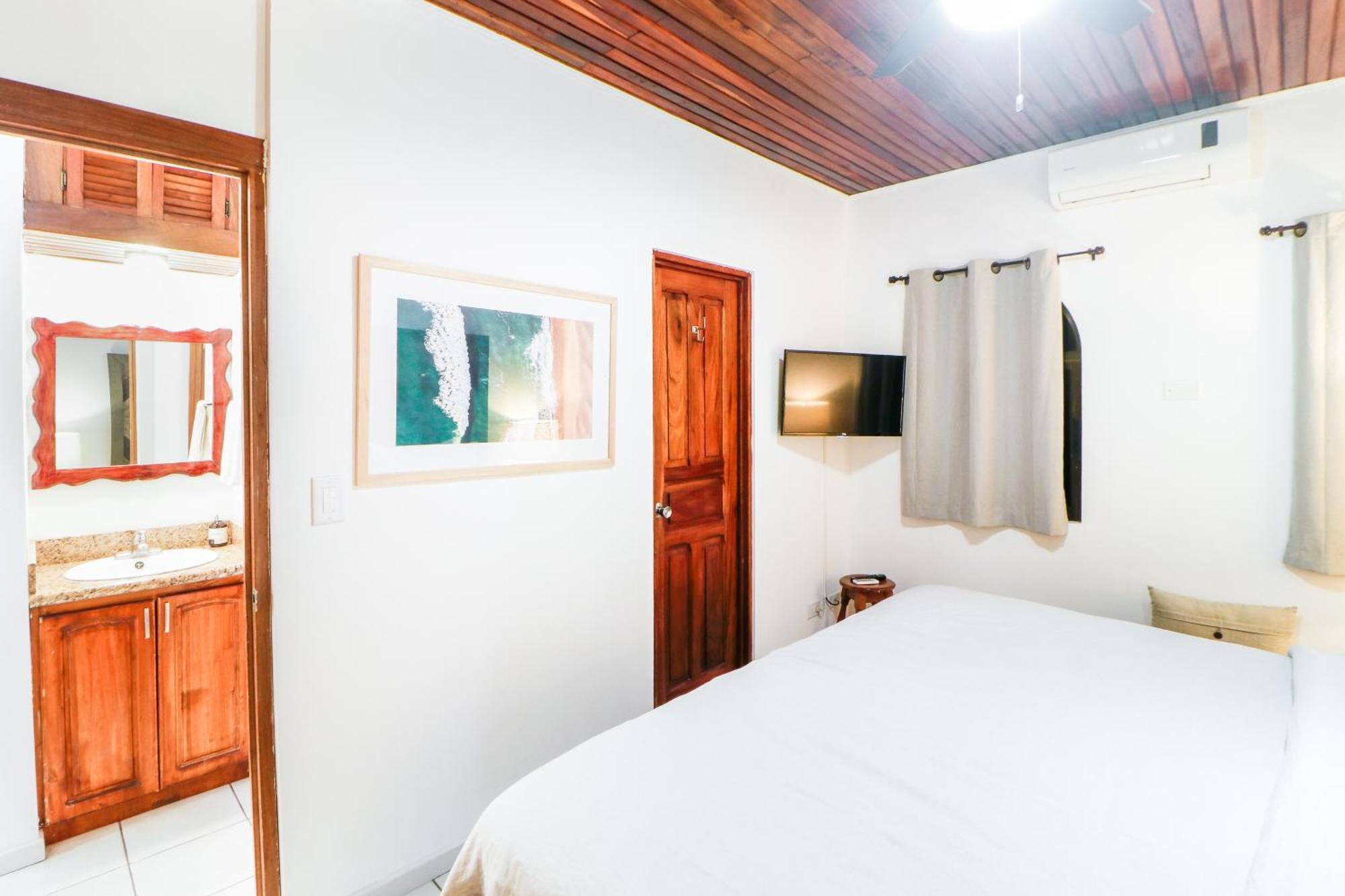 Flamingo Marina Resort Pacific North Coast الغرفة الصورة